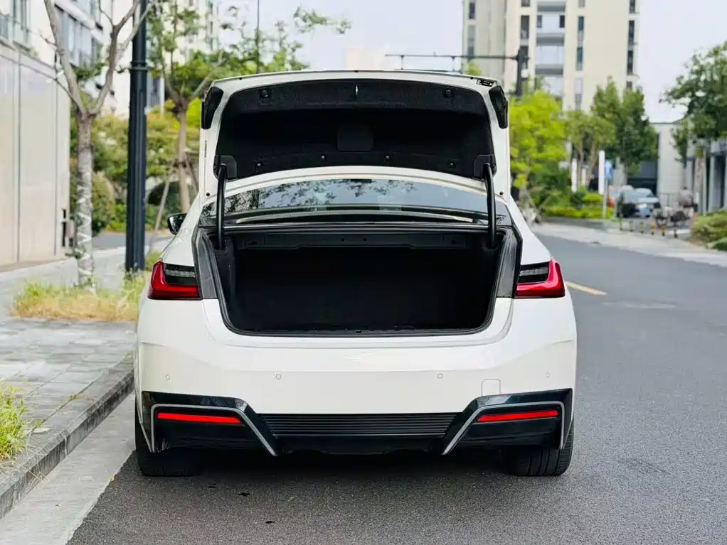 BMW i3 — миниатюра 6
