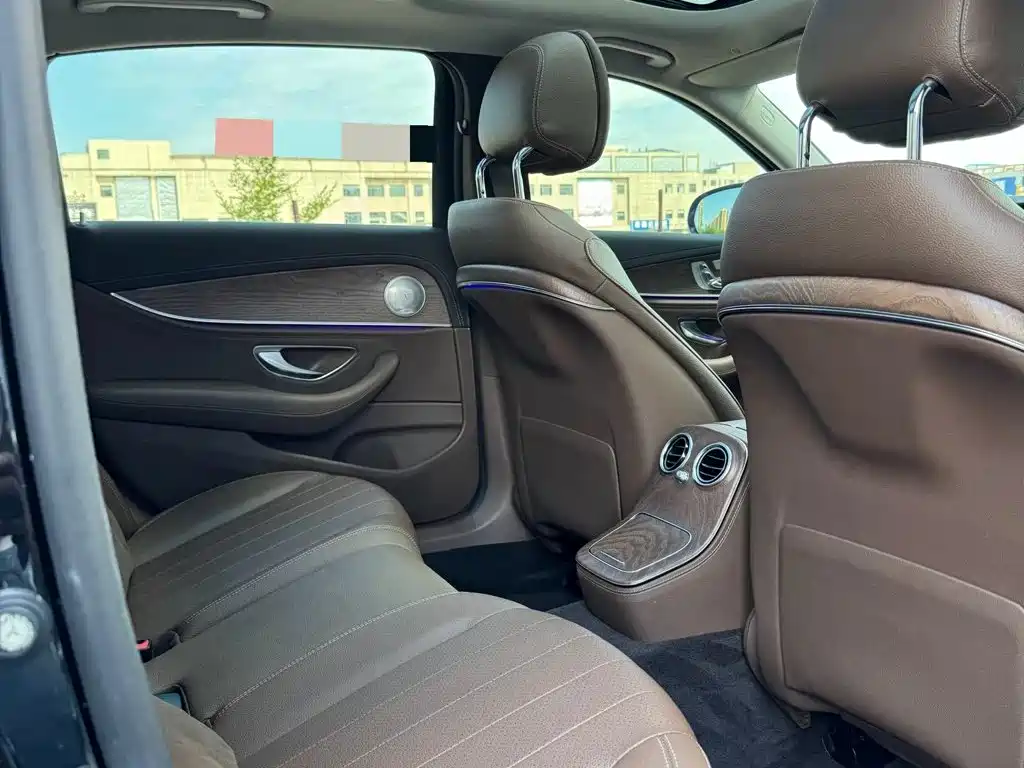 Mercedes-Benz E-Class — миниатюра 11