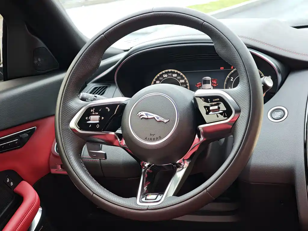 Jaguar E-PACE — миниатюра 15