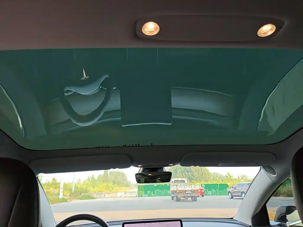 Tesla Model 3 — миниатюра 18