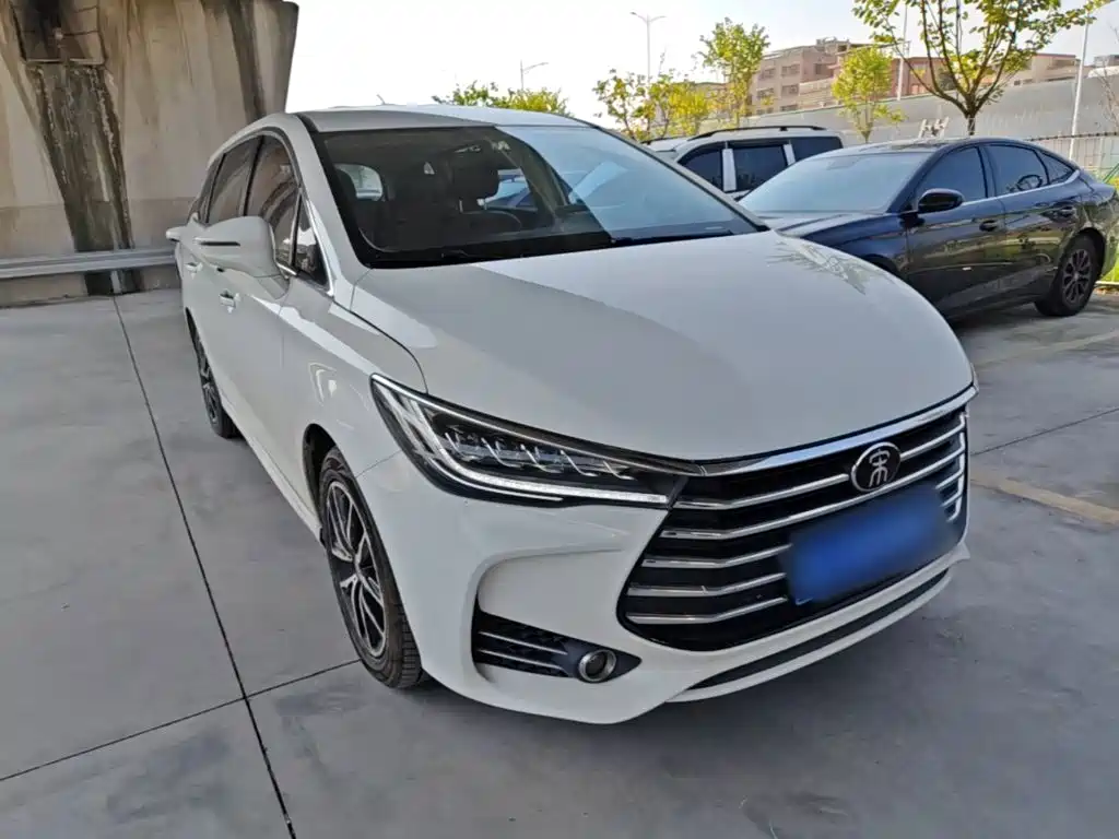 BYD MAX — миниатюра 4
