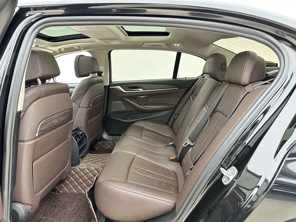 BMW 5 Series New Energy — миниатюра 5