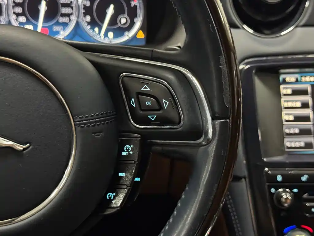 Jaguar XJ — миниатюра 14