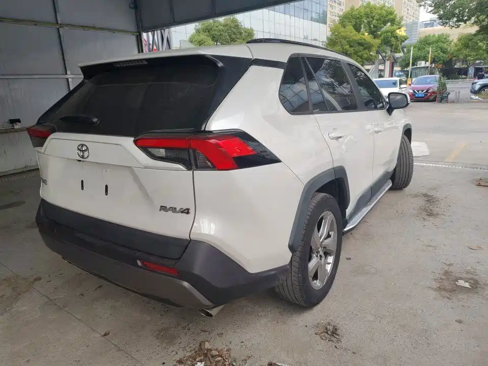 Toyota RAV4 — миниатюра 3