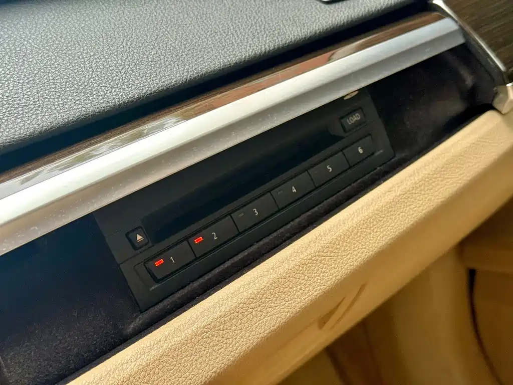 BMW 7 Series — миниатюра 21