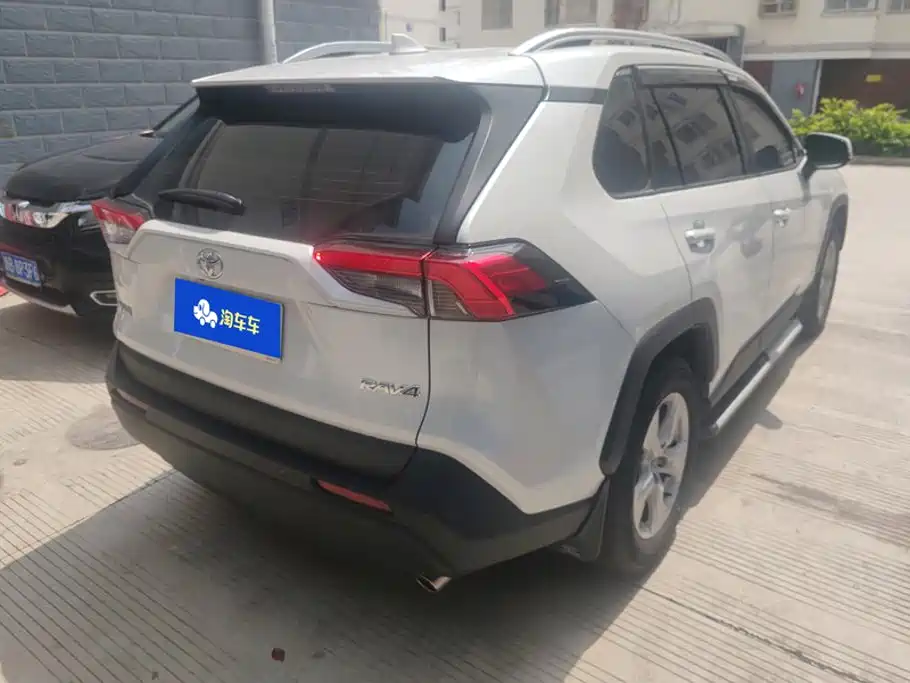 Toyota RAV4 — миниатюра 3