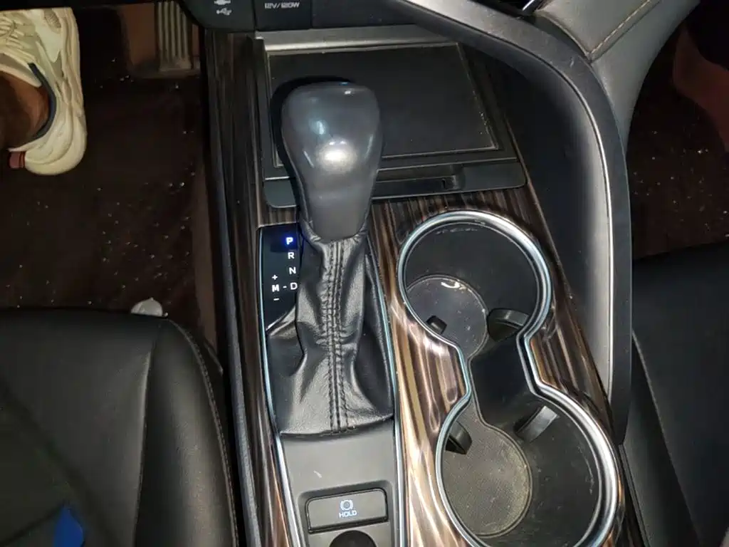 Toyota Camry — миниатюра 14