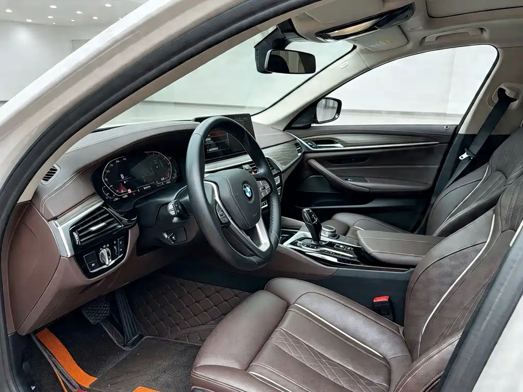 BMW 5 Series — миниатюра 4