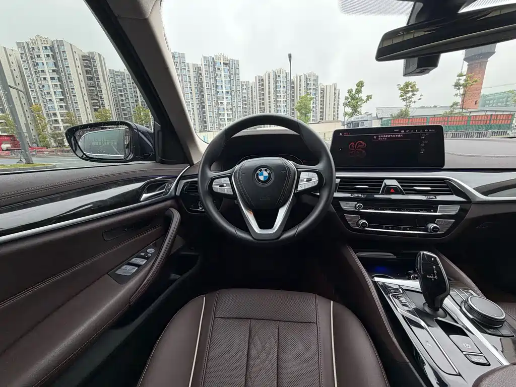 BMW 5 Series — миниатюра 6