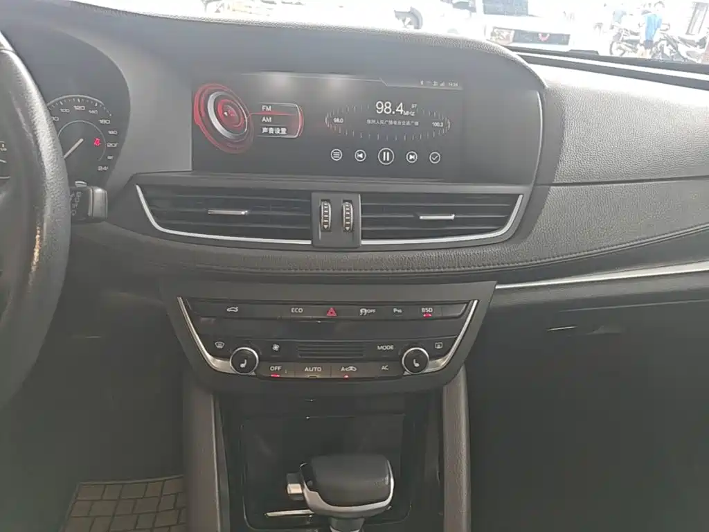 Borgward BX7 — миниатюра 13