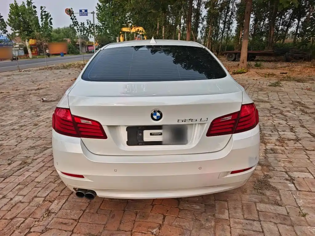 BMW 5 Series — миниатюра 6