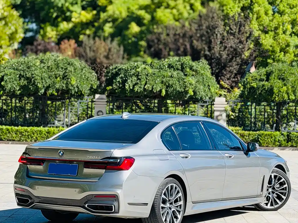 BMW 7 Series — миниатюра 3
