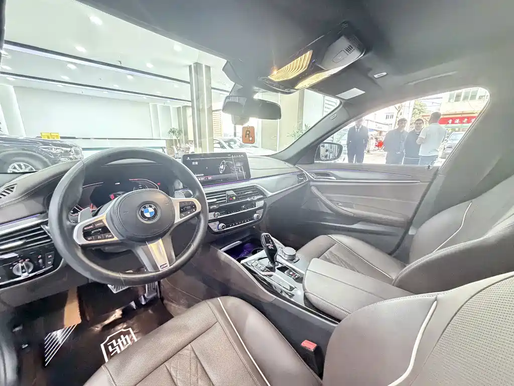 BMW 5 Series — миниатюра 4