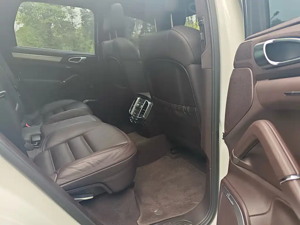 Porsche Cayenne — миниатюра 8