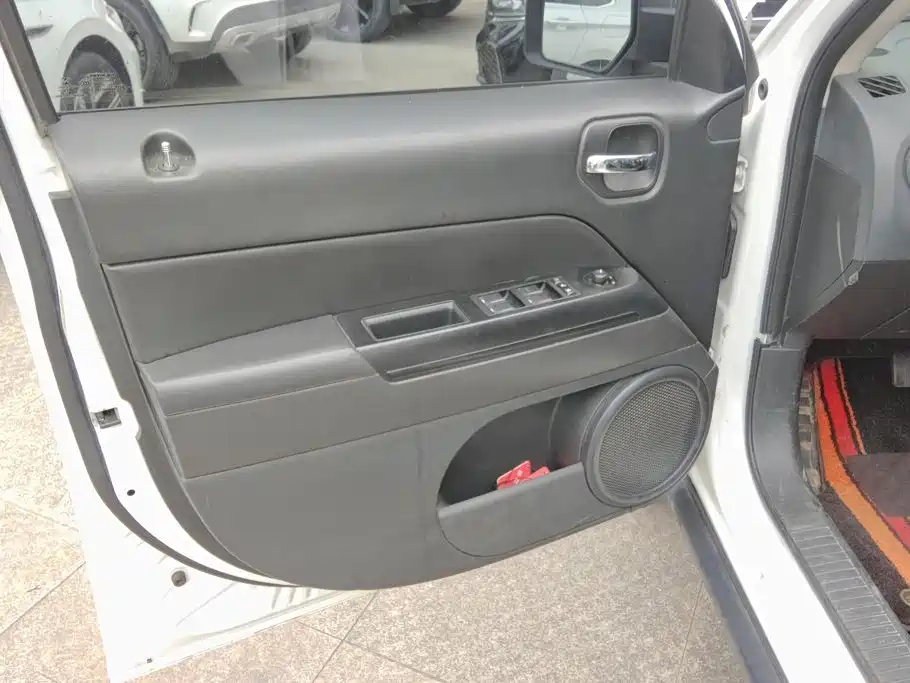 Jeep Patriot — миниатюра 7