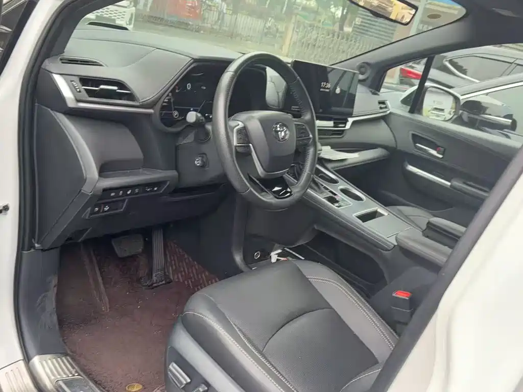 Toyota Sienna — миниатюра 6