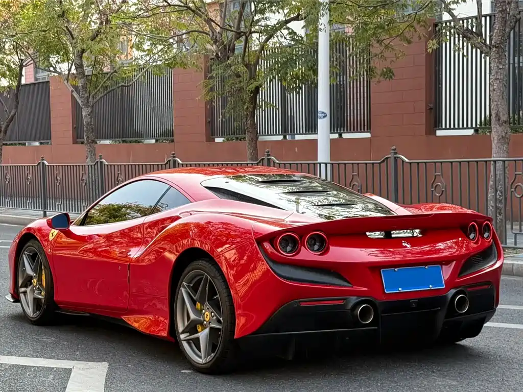 FERRARI F8