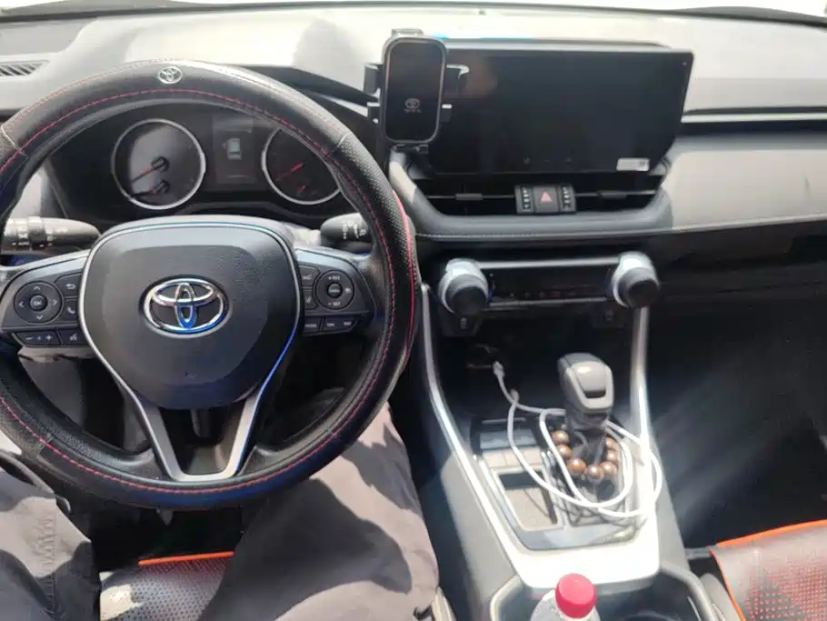 Toyota RAV4 — миниатюра 12