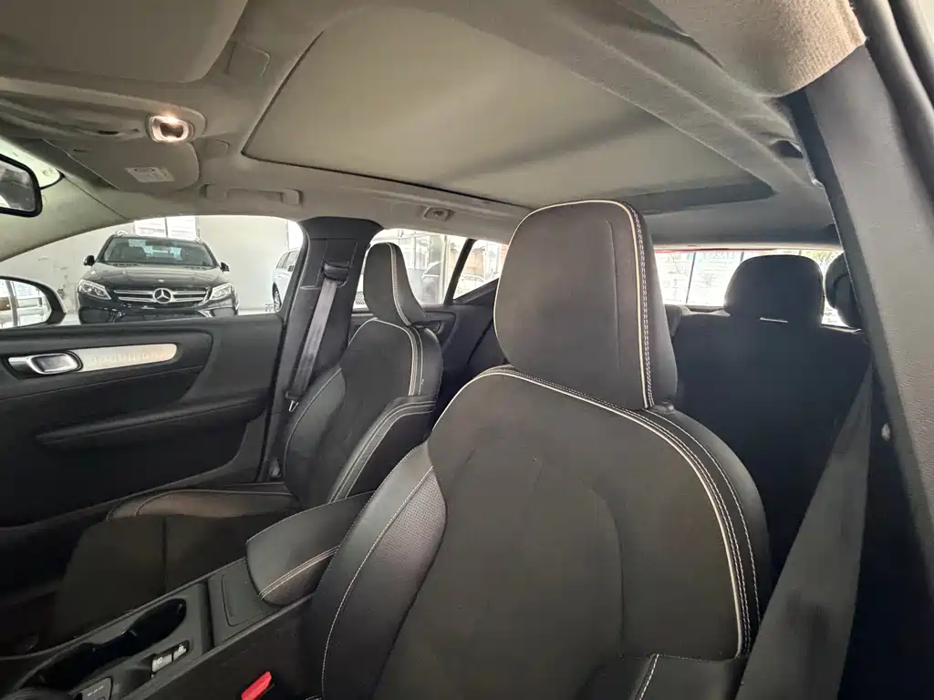 Volvo XC40 — миниатюра 7