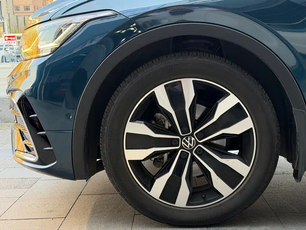 Volkswagen Tiguan L — миниатюра 15