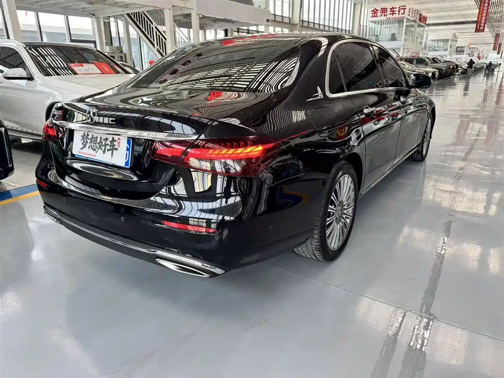 MERCEDES-BENZ E CLASS