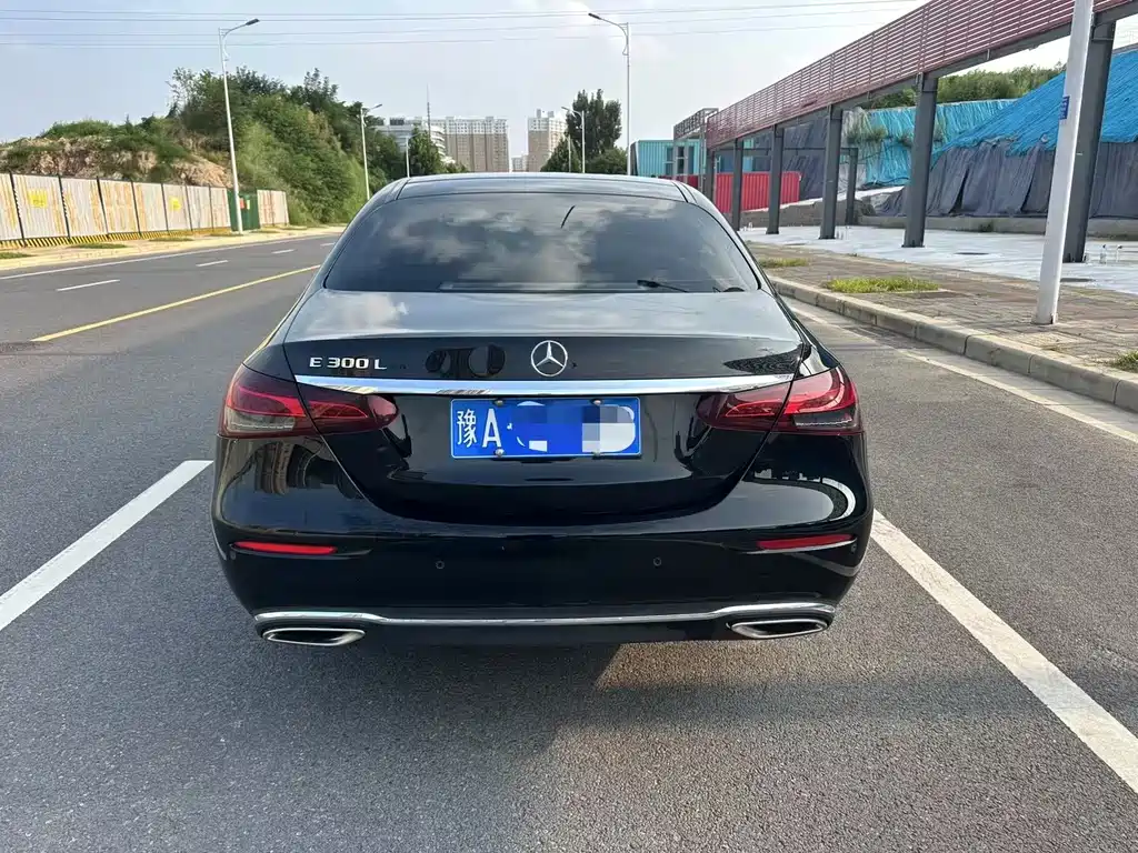 Mercedes-Benz E-Class — миниатюра 8