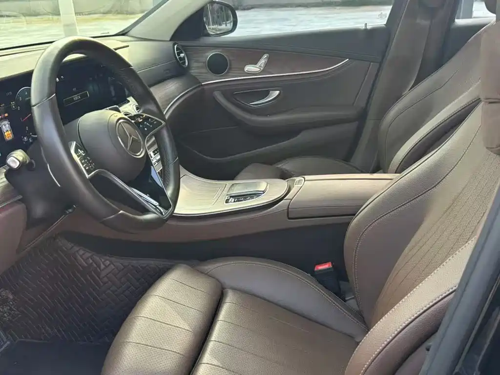 Mercedes-Benz E-Class — миниатюра 4