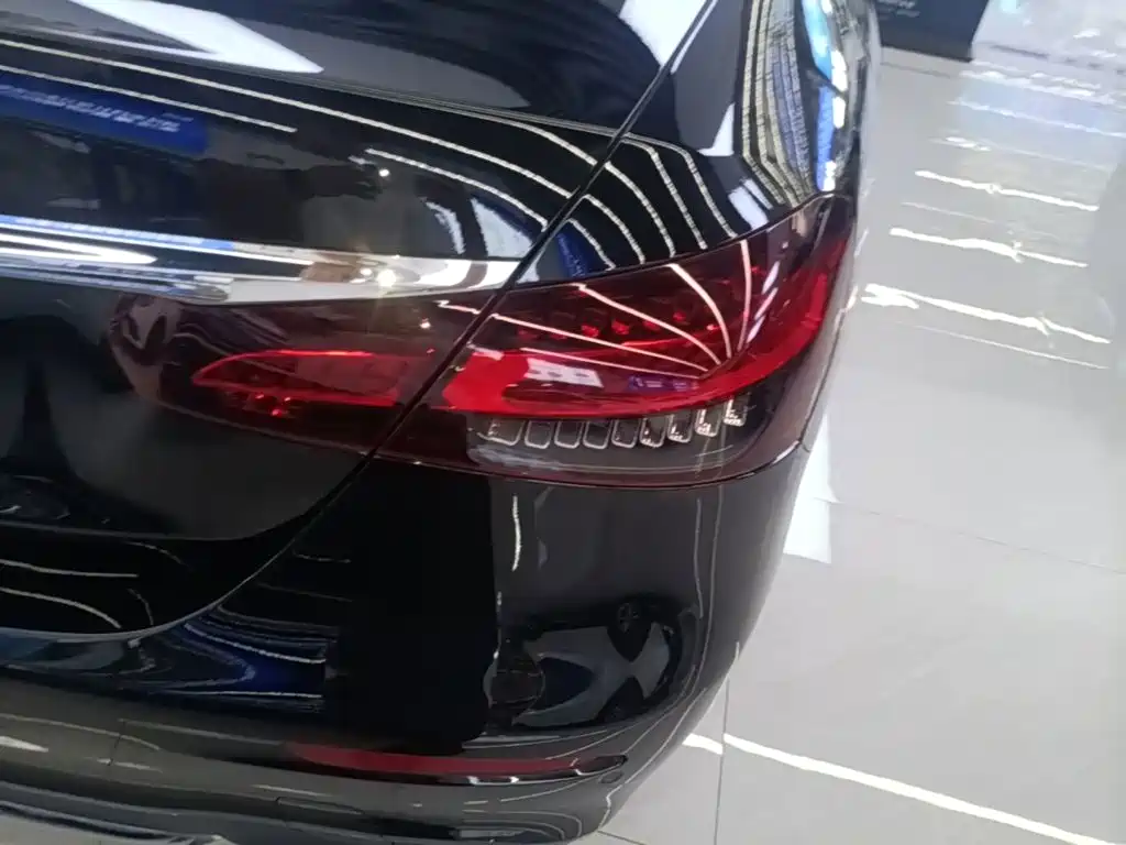 Mercedes-Benz E-Class — миниатюра 8