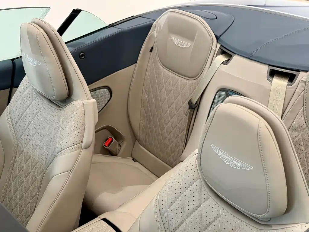 Aston Martin DB12 — миниатюра 8