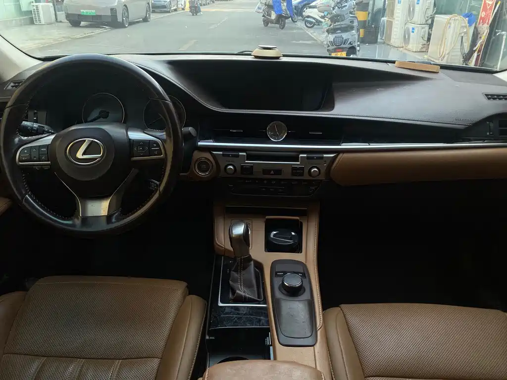 Lexus ES — миниатюра 9