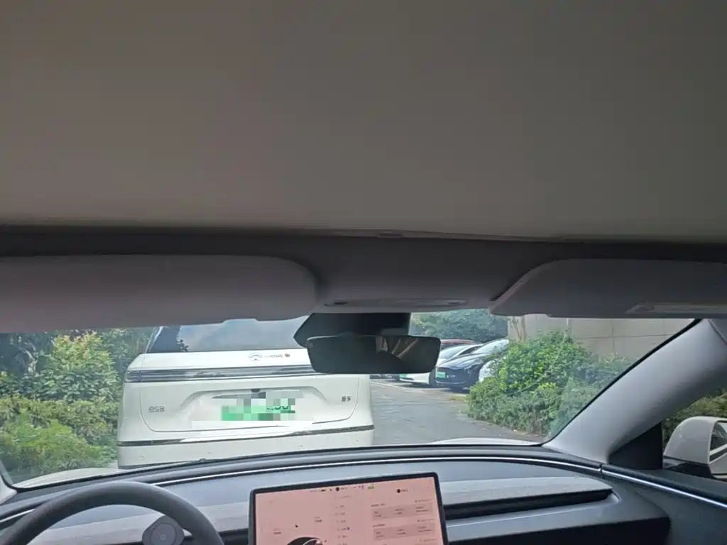 Tesla Model 3 — миниатюра 18