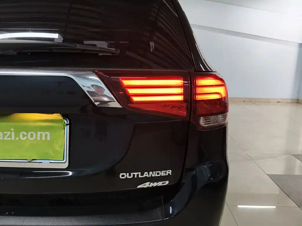 Mitsubishi Outlander — миниатюра 8