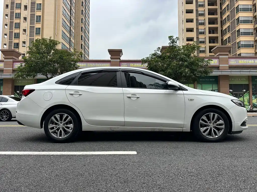 Buick Excelle — миниатюра 8