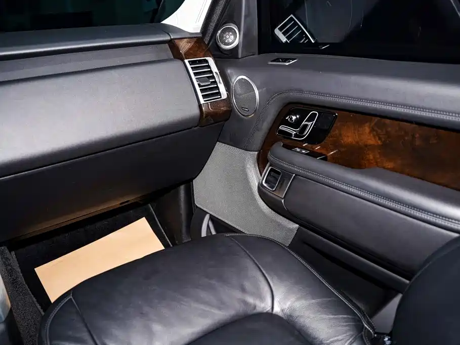 Land Rover Range Rover — миниатюра 18