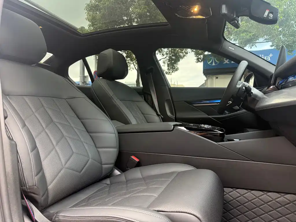 BMW 5 Series (Import) — миниатюра 13