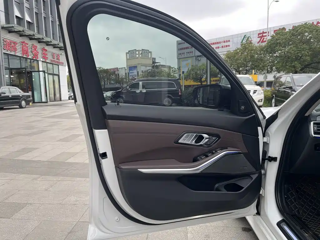 BMW 3 Series — миниатюра 12