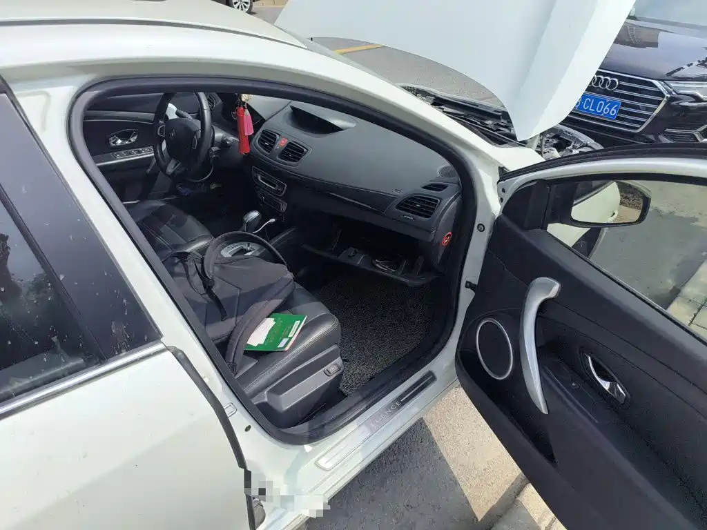 Renault Fluence — миниатюра 20