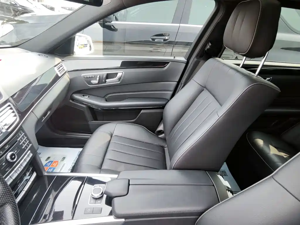 Mercedes-Benz E-Class — миниатюра 8