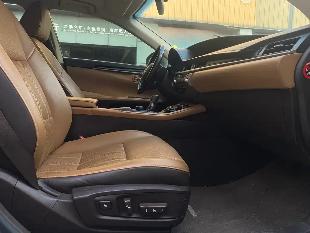 Lexus ES — миниатюра 12
