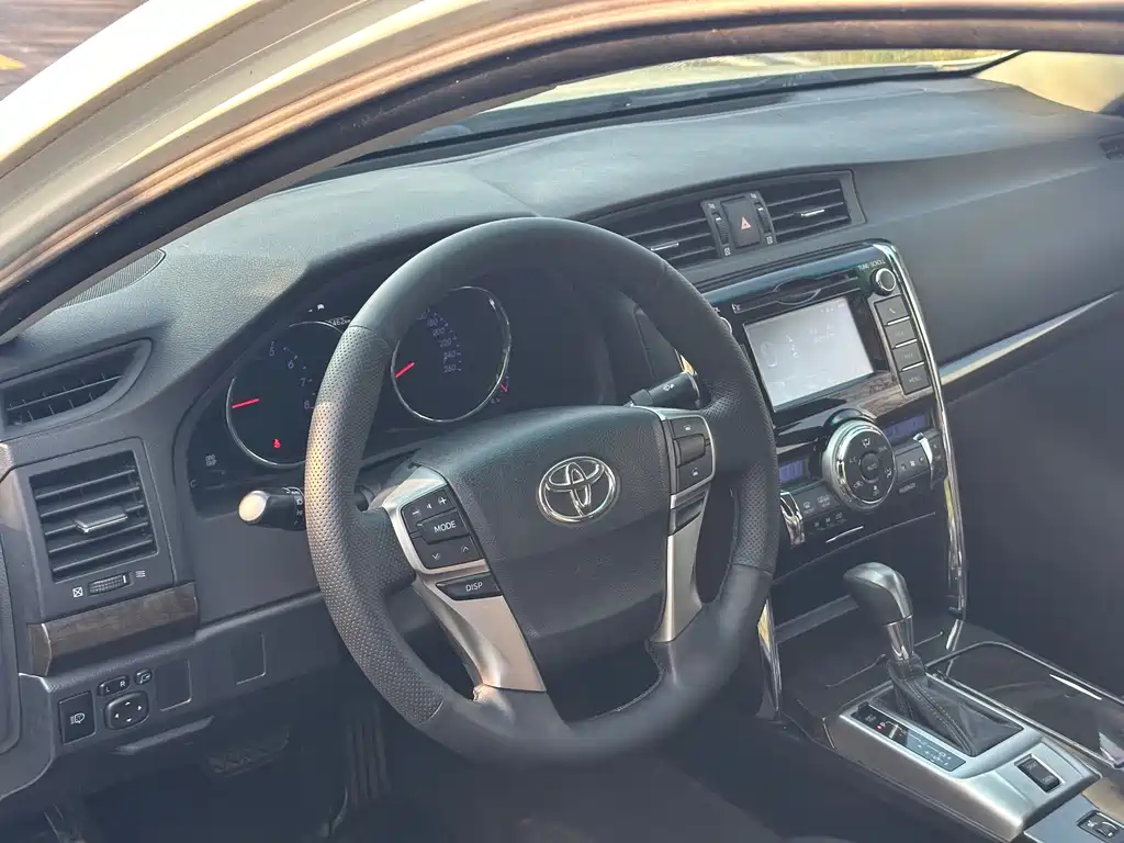 Toyota Reiz — миниатюра 5