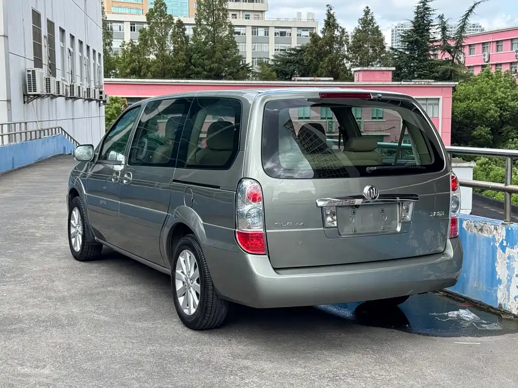 Buick GL8 — миниатюра 3