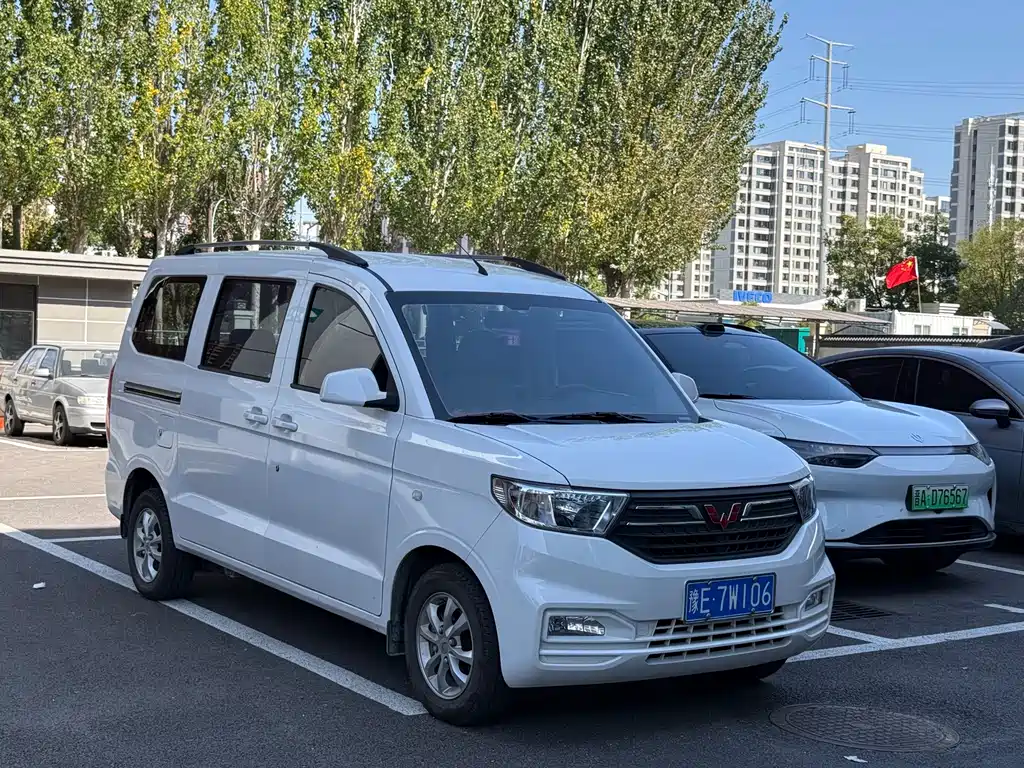 Wuling Hongguang V — миниатюра 3