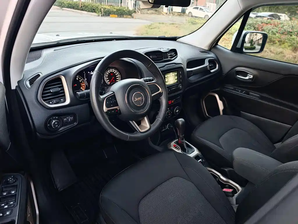 Jeep Renegade — миниатюра 5