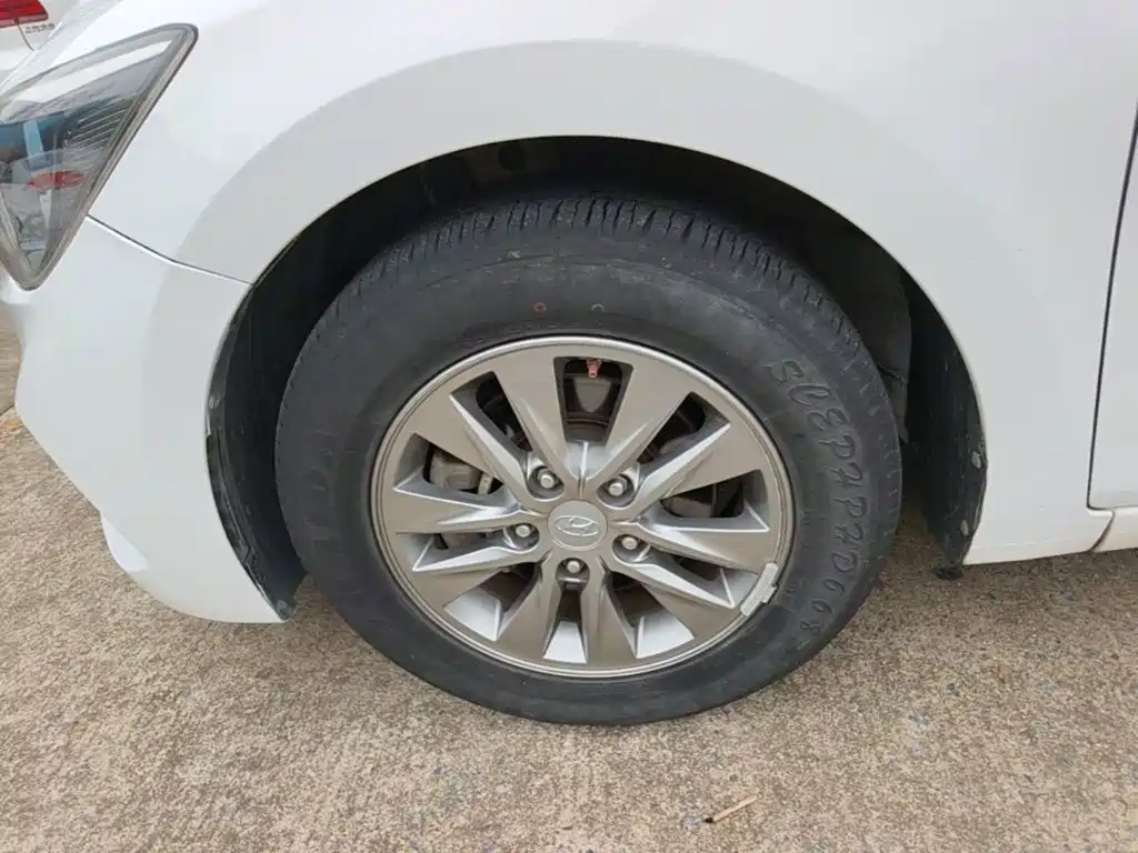 Hyundai Elantra — миниатюра 23