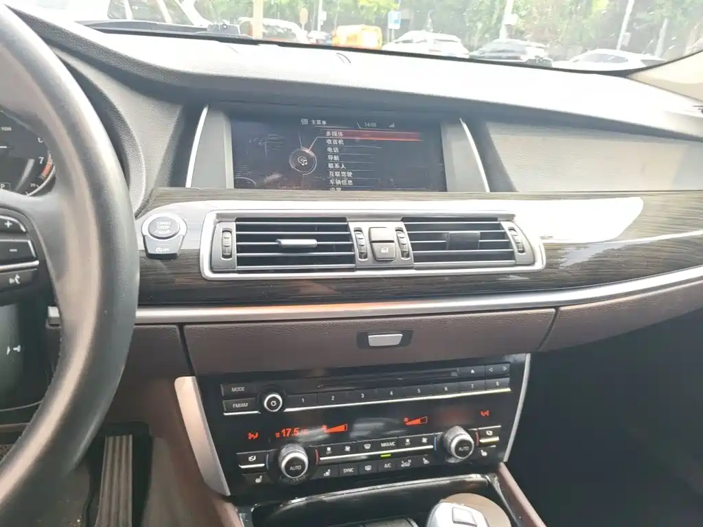 BMW 5 Series GT — миниатюра 6