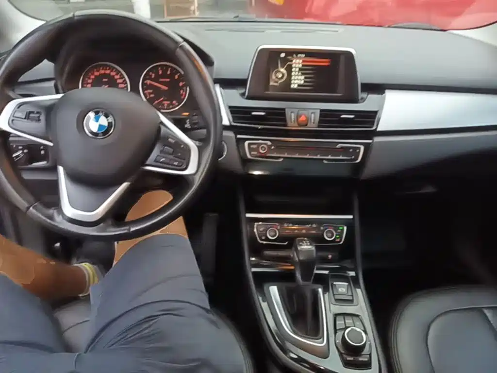 BMW 2 Series Active Tourer — миниатюра 10