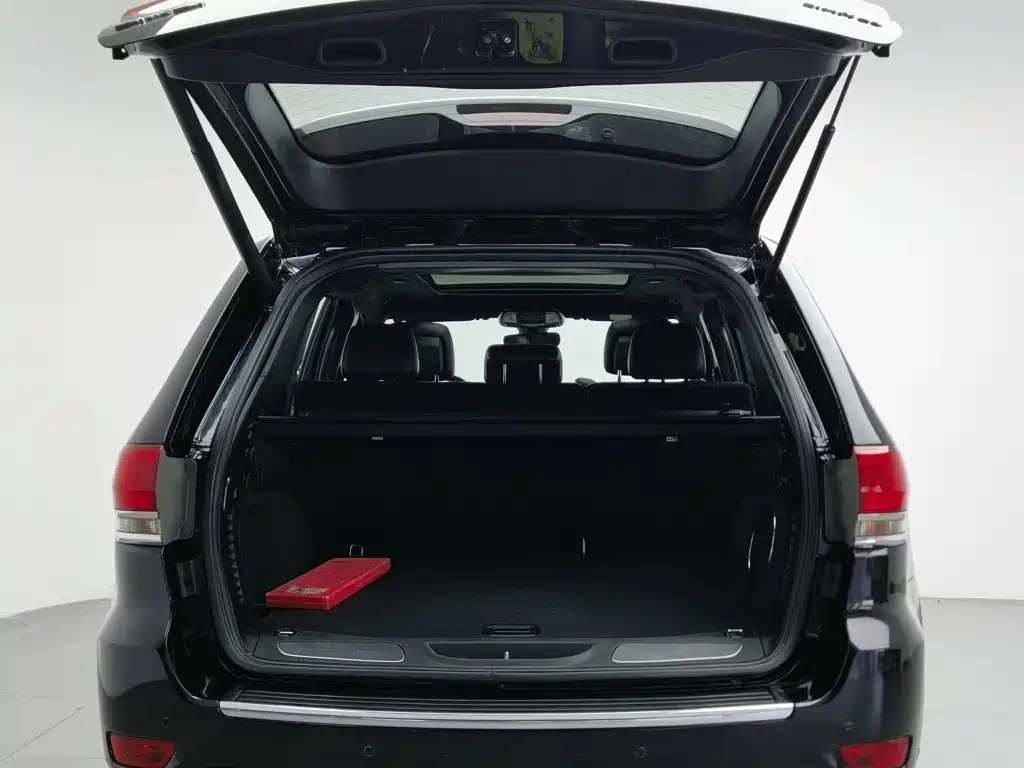 Jeep Grand Cherokee (Import) — миниатюра 16