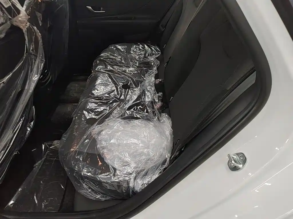 Hyundai Elantra — миниатюра 17