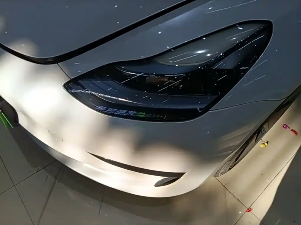 Tesla Model 3 — миниатюра 24