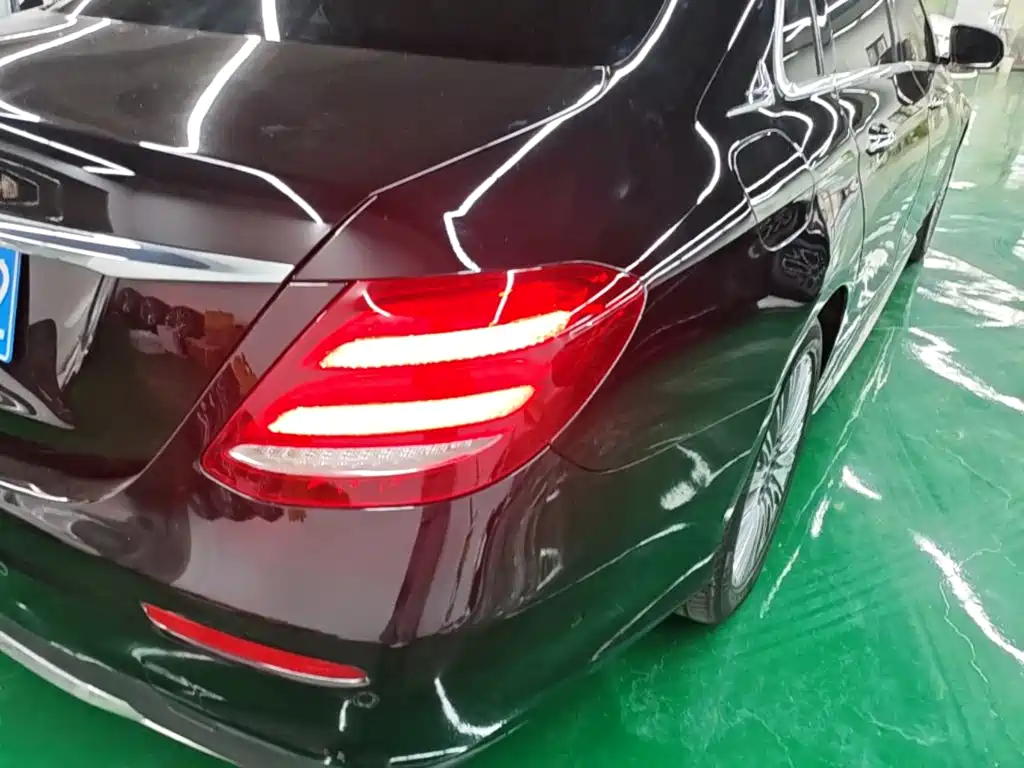 Mercedes-Benz E-Class — миниатюра 8